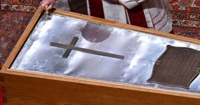 Cierran féretro del Papa Francisco tras multitudinario homenaje
