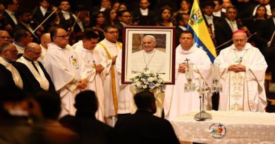 Venezuela rinde homenaje al Papa Francisco con misa exequial en el Teresa Carreño