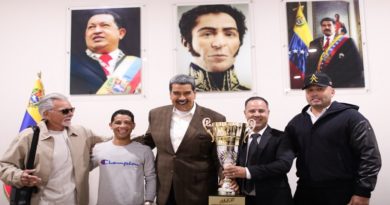Ganadores del Clásico Internacional “Presidente de la República” visitan Miraflores