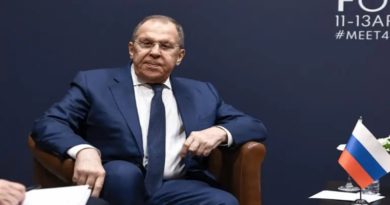 Lavrov denuncia que Alemania, Francia y Reino Unido se preparan para nueva guerra