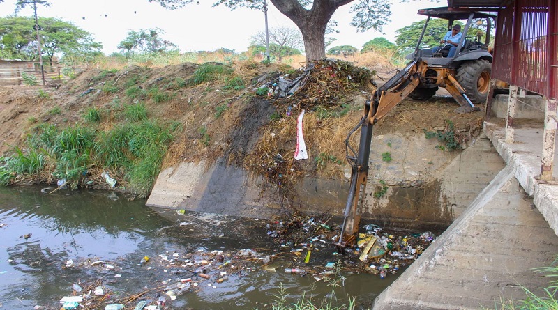 Agilizan limpieza de drenajes en Turmero ante fuertes lluvias
