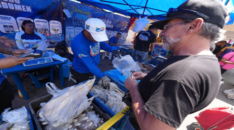 Operativo conjunto favorece habitantes de San Agustín con productos pesqueros