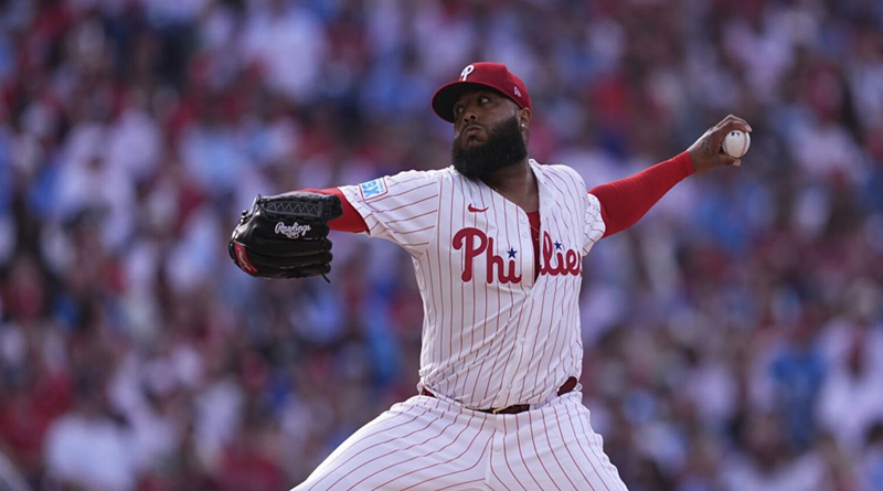 José Alvarado hizo de las suyas ante los Rockies