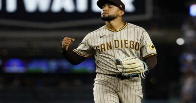 Robert Suárez impuso récord de juegos sin aceptar hit