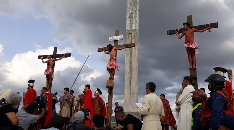 Feligreses de Petare reviven la pasión de Cristo en el tradicional VíaCrucis