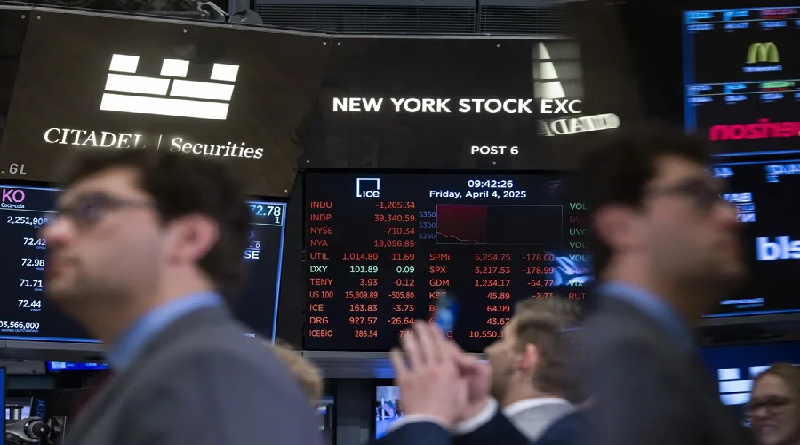 Wall Street cierra con pérdidas después de que Trump elevara aranceles a China