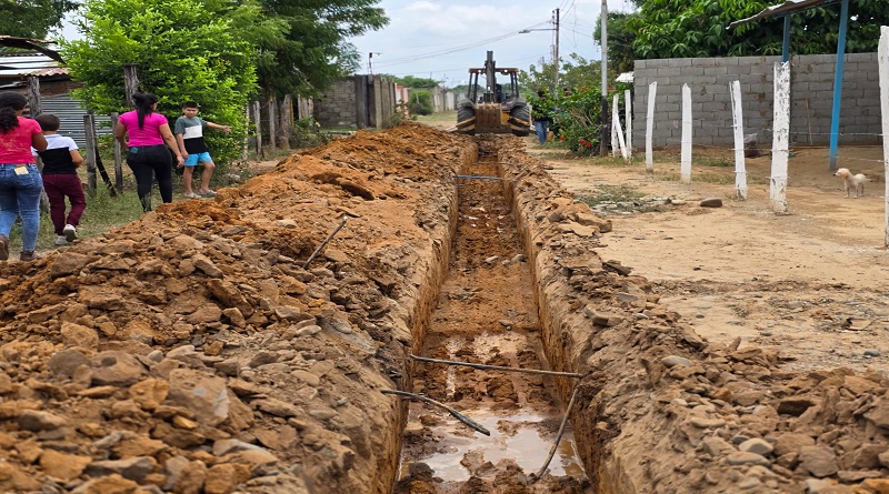 Se ha dispuesto seis mil metros de tubería de 110 milímetros destinados a la comunidad de Villa del Llano y mil 200 metros del mismo diámetro