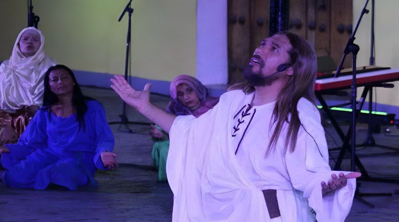Caracas revive el Viacrucis de Cristo en una emotiva escenificación