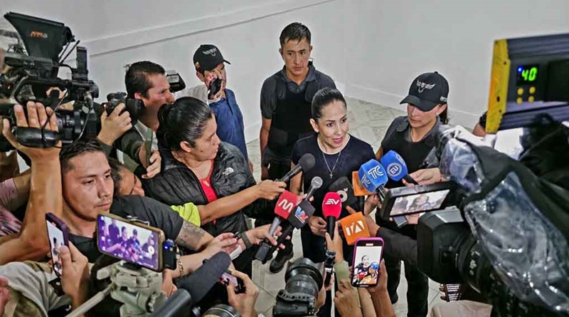 Candidata Luisa González vota y rechaza estado de excepción en Ecuador