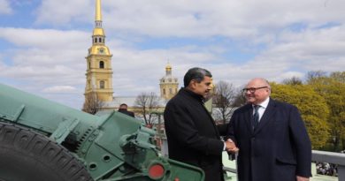 Presidente Maduro honra memoria de Francisco deMiranda en San Petersburgo