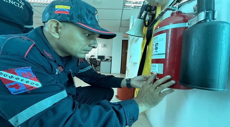 Revisan sistemas de prevención y protección contra incendios en Valencia
