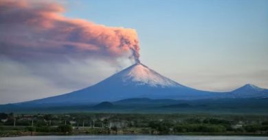 Volcán Shiveluch en Rusia expulsó columnas de cenizas
