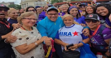 Caracas celebra el Día de las Madres con emotivos homenajes