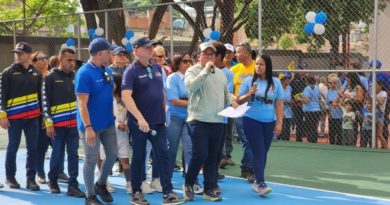 Entregan Centro Deportivo Gran Cacique Paramaconi en la parroquia Sucre