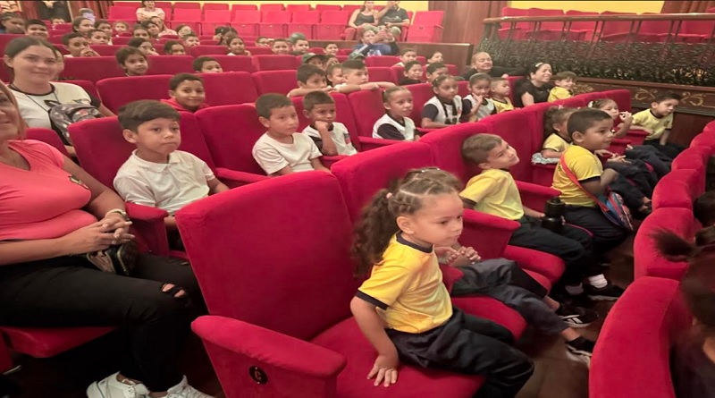 Programa “La Escuela va al Teatro” fortalece la cultura en niños de en Valencia