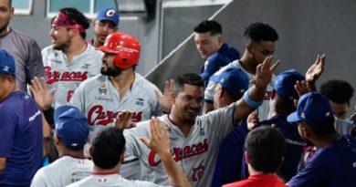 Senadores vence a Delfines en el inicio de la Liga Mayor de Béisbol Profesional