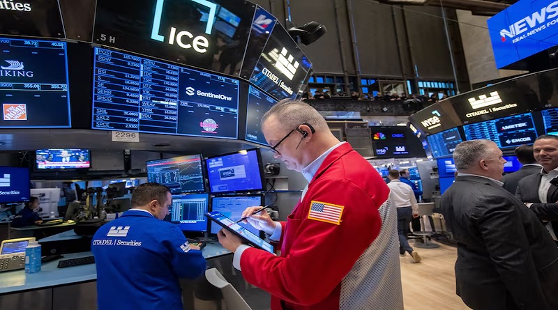 Wall Street cierra en rojo antes de reunión de la FED