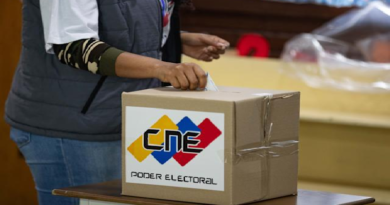 Electores de la Guayana Esequiba continúan en cola para ejercer su votación