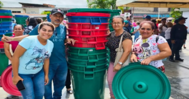 Entregados contenedores de agua a consejos comunales en Yaracuy