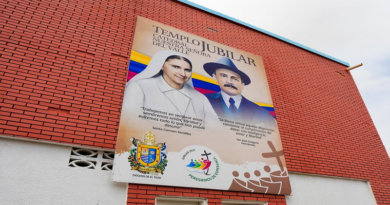 Develan imagen de José Gregorio Hernández y Carmen Rendiles en Anzoátegui
