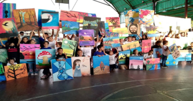 Jóvenes talentos exhiben su arte en 8va exposición “Pintando sueños” en Trujillo