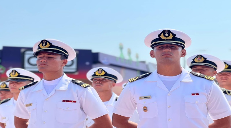 Tripulación del BE. "Simón Bolívar" rinde homenaje a marinos mexicanos caídos