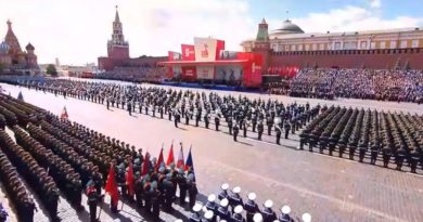 Desfile militar engalana celebración del Día de la Victoria en la Gran Guerra Patria en Rusia