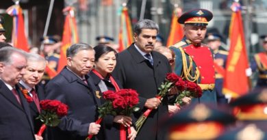 Mandatarios rinden tributo al Soldado Desconocido en el Kremlin
