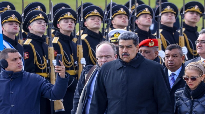 presidente-maduro-ofrenda-floral-victimas-guerra-patria