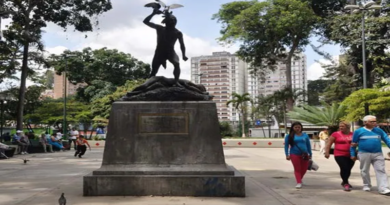 Reinaugurada plaza Guaicaipuro de Los Teques