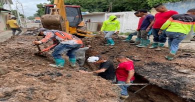 Sustituyen colectores de aguas servidas en beneficio de familias aragüeñas