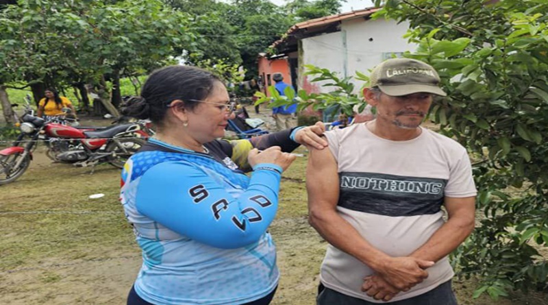 Comunidades indígenas reciben atención médica y apoyo tras inundaciones en Apure