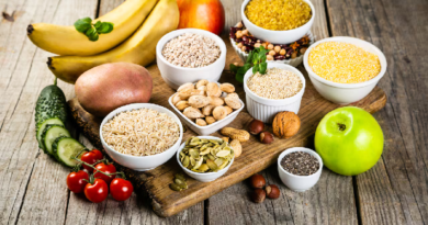 ¿Qué alimentos son ricos en fibra y cómo ayudan a mejorar la digestión?
