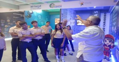 Jóvenes aprenden ciencia en Carabobo