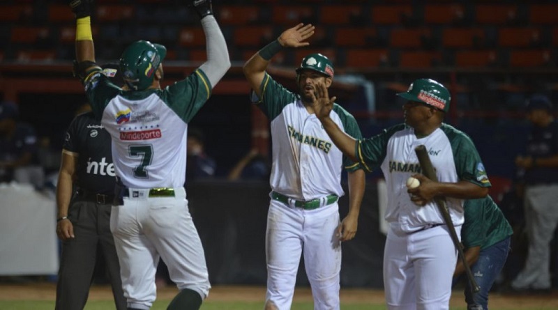 Samanes barrió la serie ante Senadores