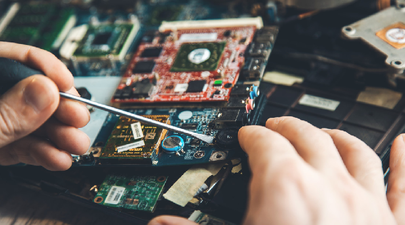 Desarrollan técnica sostenible para extraer oro de teléfonos y computadores viejos