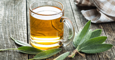 Consumir té de salvia mejora la digestión y alivia los cólicos menstruales
