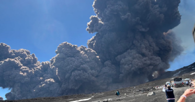 Volcán Etna entra en erupción