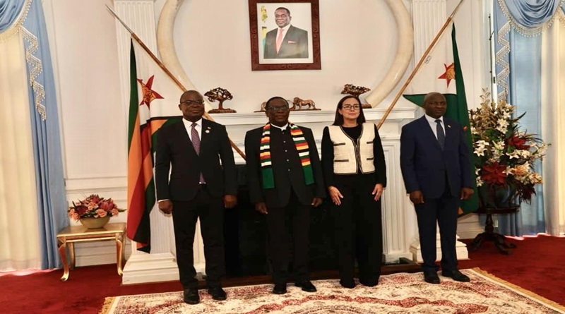 Embajadora Magaly Henríquez presenta credenciales ante presidente de Zimbabue