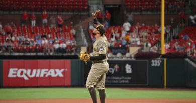 Robert Suárez llega por segunda vez a 30 salvados con Padres