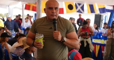 gobierno-entrega-radiobalizas-satelitales-pescadores-nueva-esparta