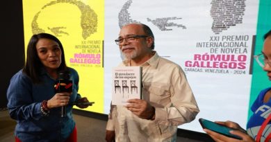 novela-simulacro-espejos-gana-premio-romulo-gallegos-