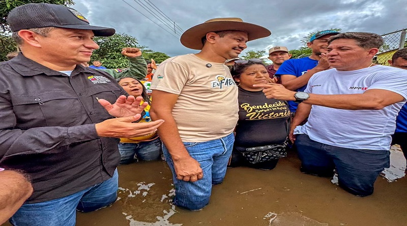 Gobierno Bolivariano atiende afectación vial por lluvias en Guárico