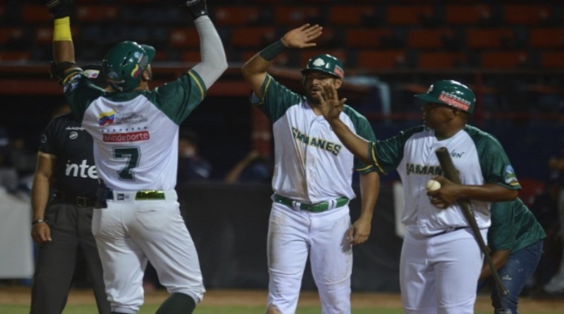Samanes venció 3-2 a Marineros en Maracay