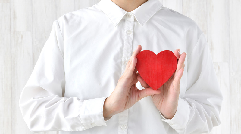 Dormir bien y controlar el azúcar ayuda a mejorar la salud del corazón