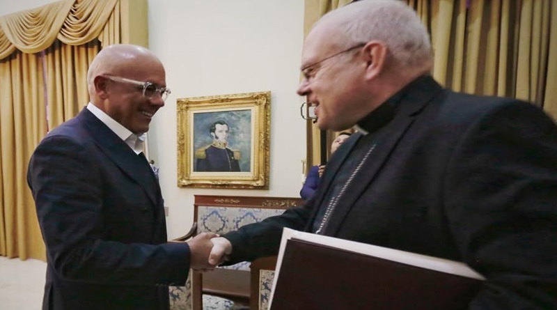 Nuncio Apostólico recibe carta presidencial dirigida al Papa para liberar a niños secuestrados en EE.UU.