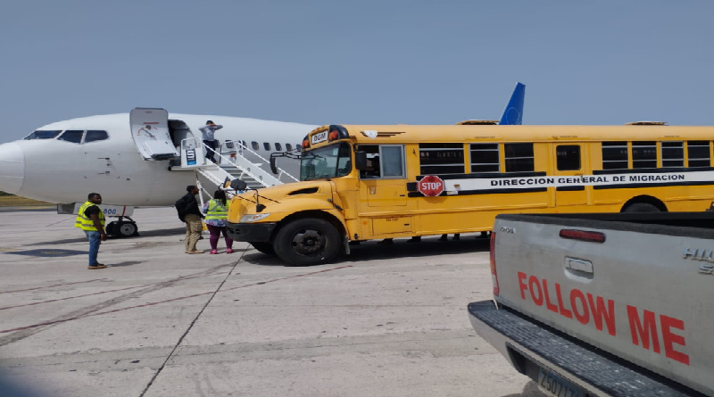 Estados Unidos deporta a otros 102 dominicanos tras cumplir condenas