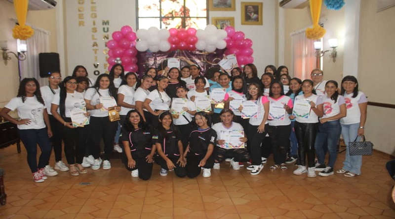 certifican-jovenes-plan-juventud-emprendedora-marino