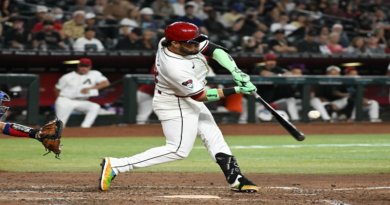 Eugenio Suárez selló el triunfo de Arizona en extra inning