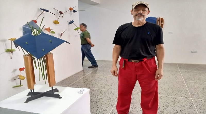 Exponen Arte Geométrico Transformable de Hernán Méndez en Casa de la Cultura de Maracay